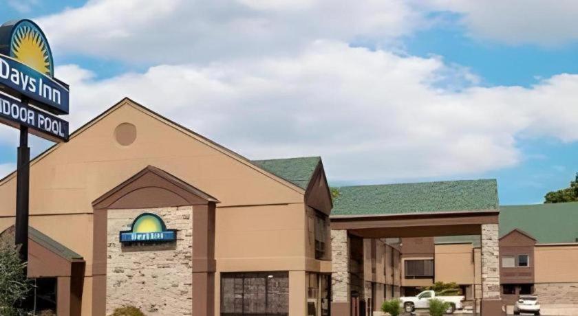 Days Inn Springfield South Exterior photo